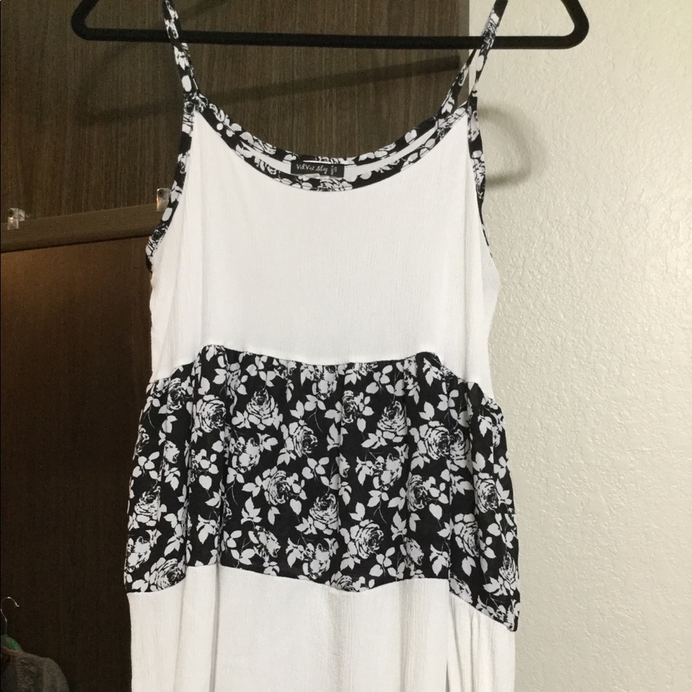 Pretty gauze top for Summertime. Black and white.